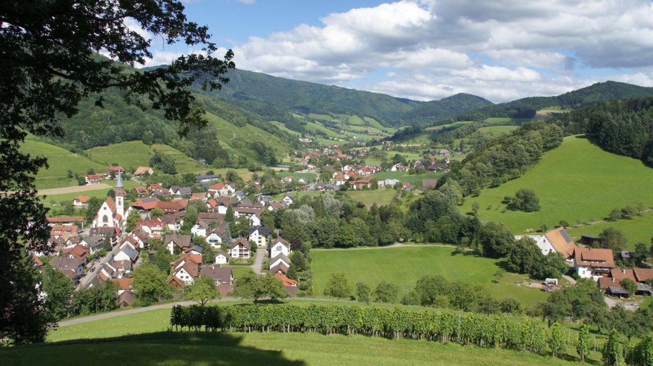Schwarzwaldgasthaus Goldener Engel Glottertal Exterior foto